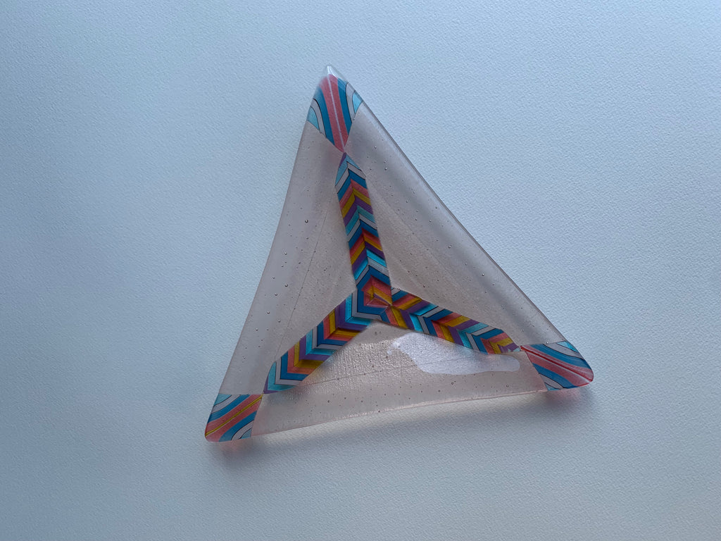Pinwheel Design Triangular Plate – Gazing Through Glass